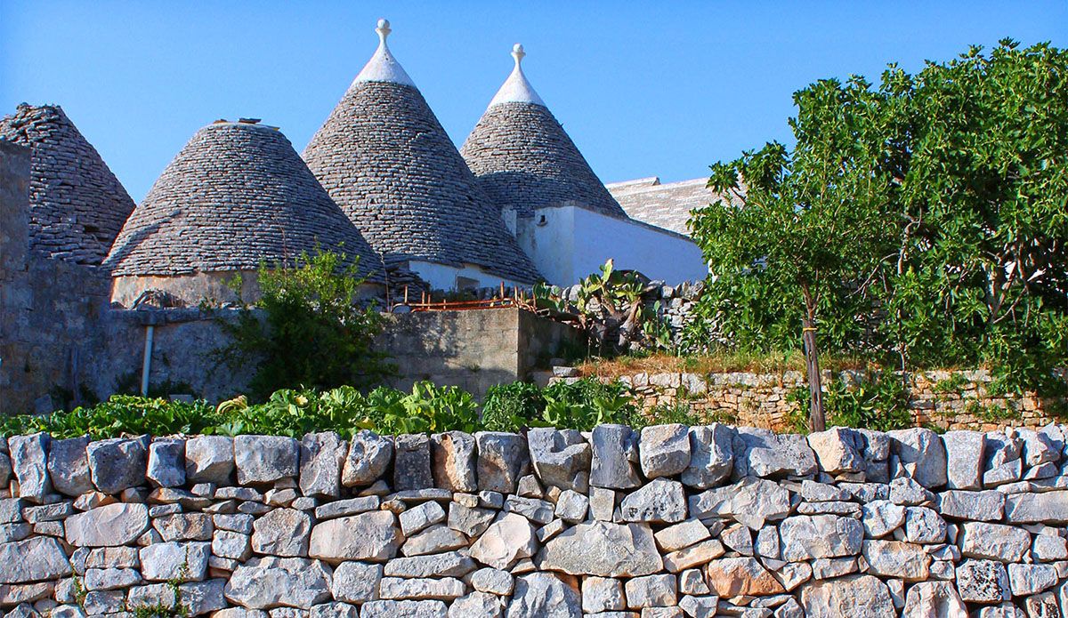 I patrimoni Unesco della Puglia, a confronto: Trulli e muretti a secco in pietra I patrimoni Unesco della Puglia, a confronto: Trulli e muretti a secco in pietra