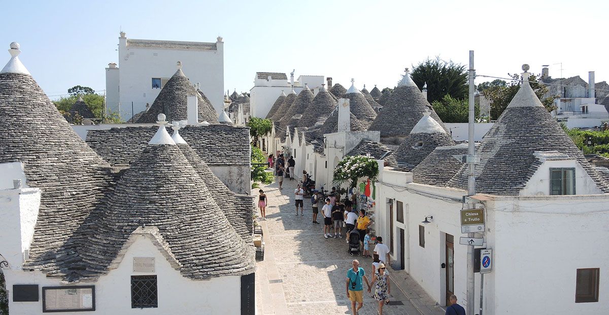 Trullo pugliese: Un’architettura spontanea, espressione della cultura contadina Trullo pugliese: Un’architettura spontanea, espressione della cultura contadina