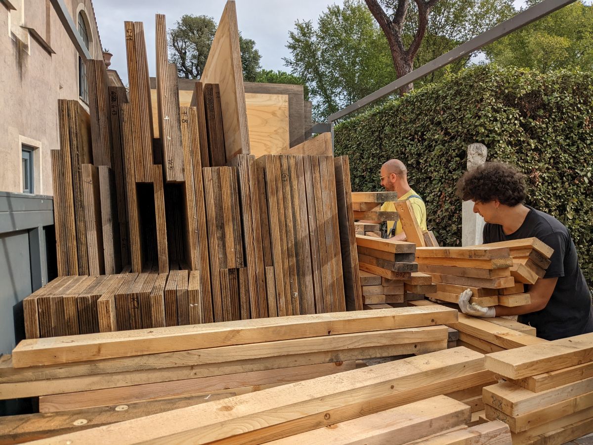 UniRoma: La struttura ombreggiante realizzata nel cortile del Dipartimento di Architettura UniRoma: La struttura ombreggiante realizzata nel cortile del Dipartimento di Architettura