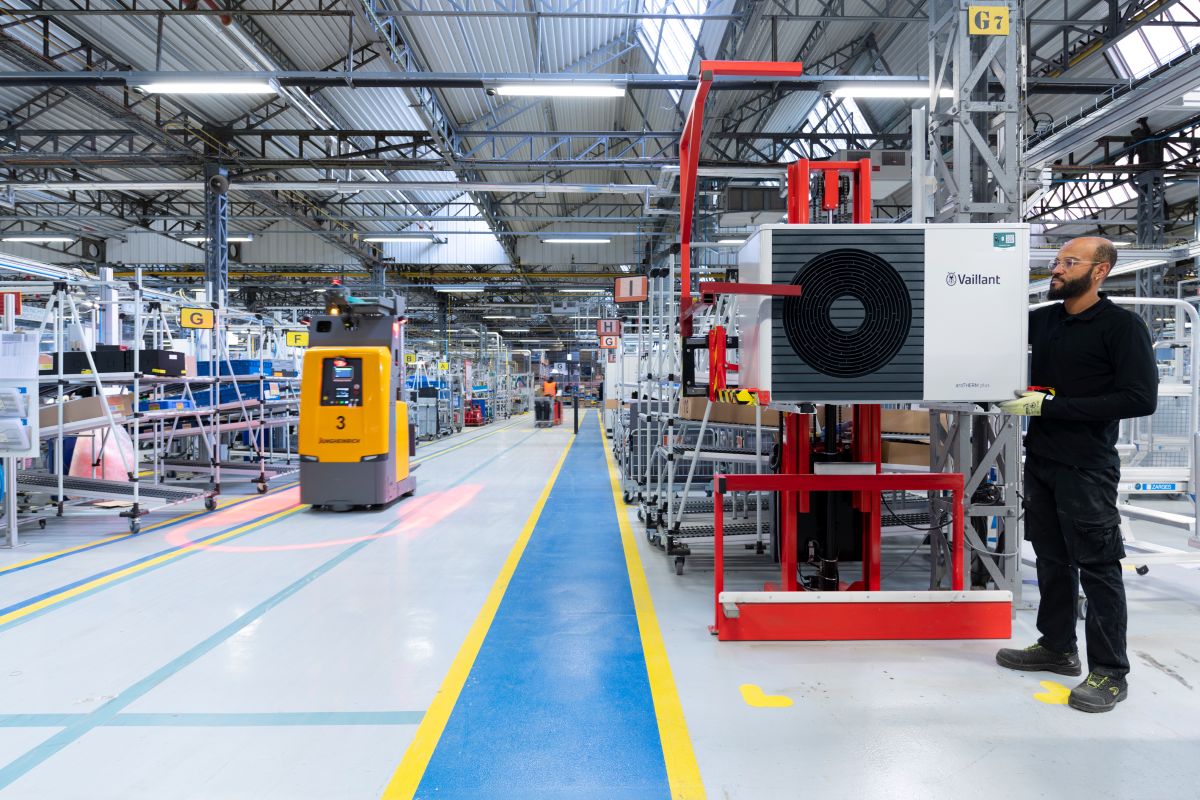 La linea produttiva della fabbrica Vaillant a Senica in cui si producono Pompe di calore La linea produttiva della fabbrica Vaillant a Senica in cui si producono Pompe di calore