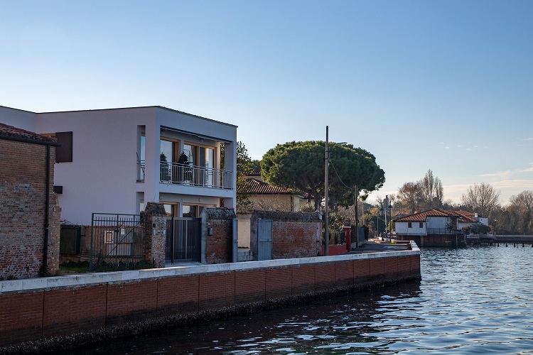 Vario Haus realizza una casa in bioedilizia sulla laguna di Venezia