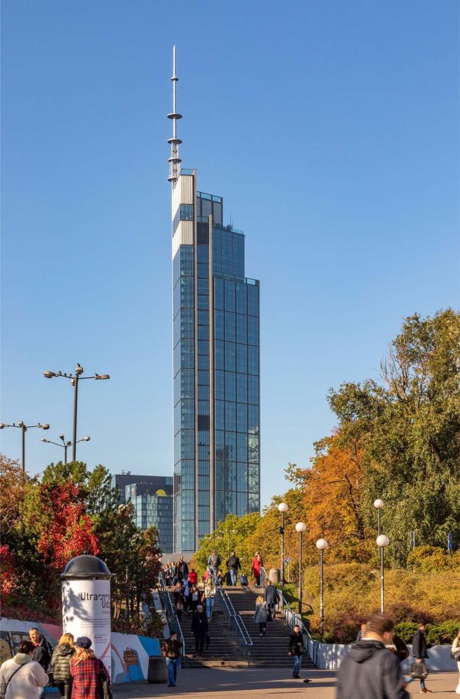 Completata la Varso Tower a Varsavia, l’edificio più alto dell’Unione Europea