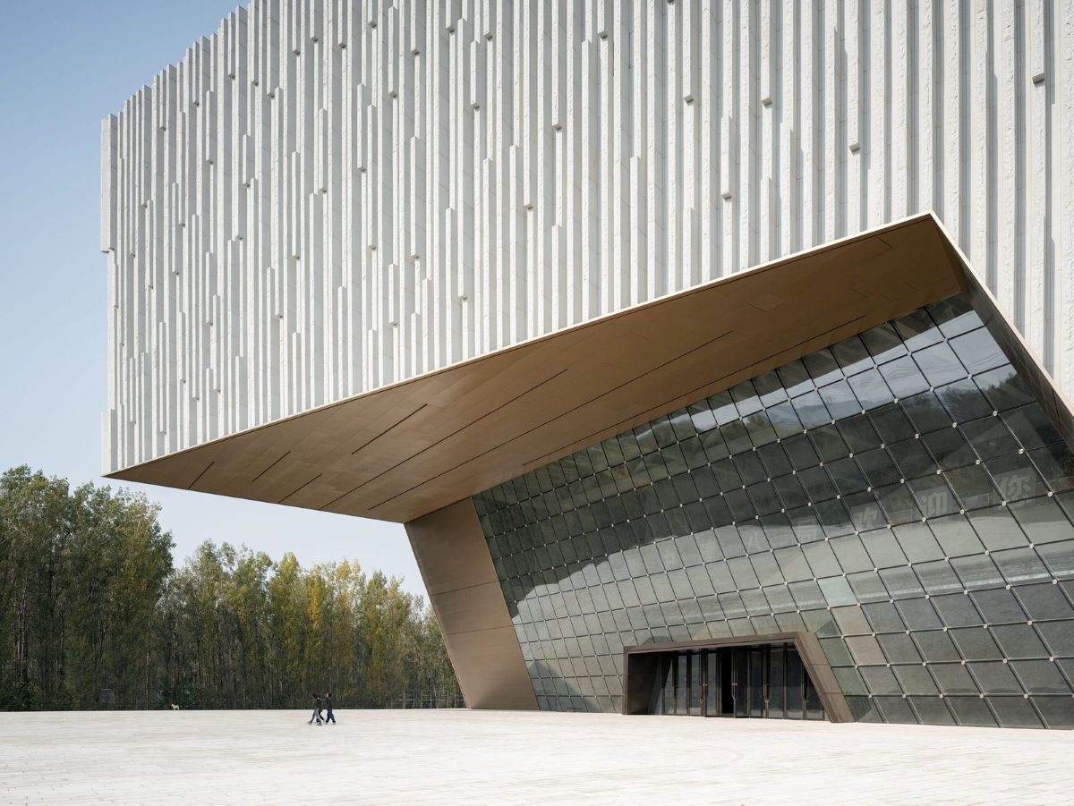 La vetrata d'ingresso del Yellow River National Museum La vetrata d'ingresso del Yellow River National Museum