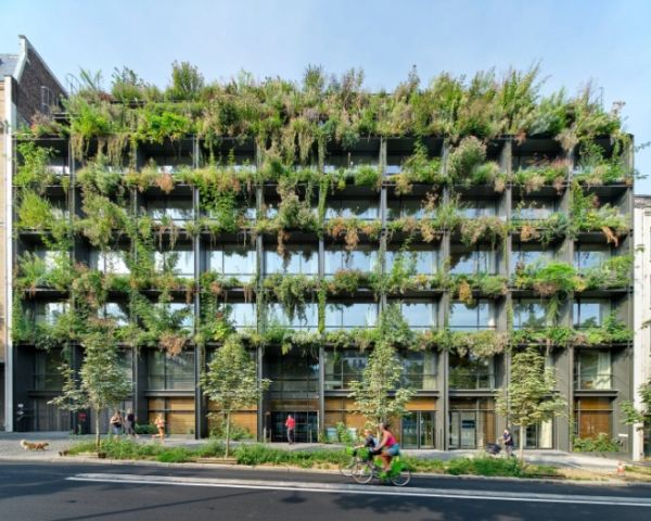 Villa M: l’hotel parigino ricoperto di piante che riporta la natura in città