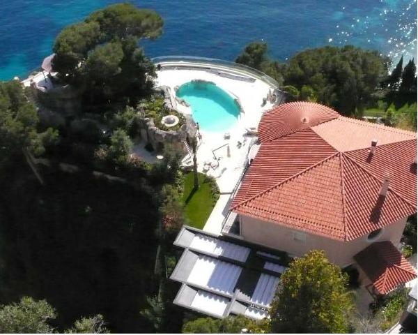 Una villa a picco sul mare